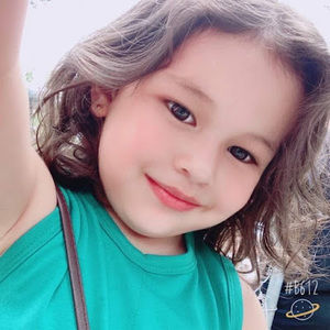 Meet your Posher, Adamari